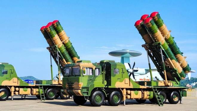 蓝色警戒防空炮和防空导弹哪个好，以下是两者的详细对比，帮助你做出判断